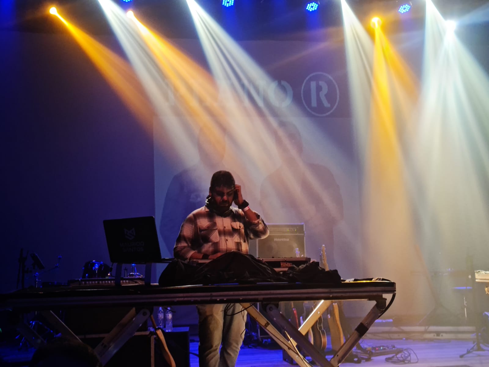 DJ Mauricio Santos em evento
