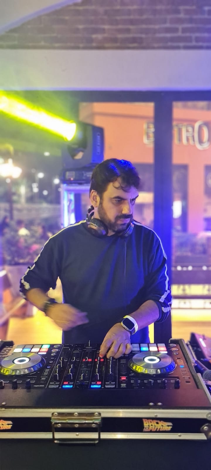 DJ Mauricio Santos em evento