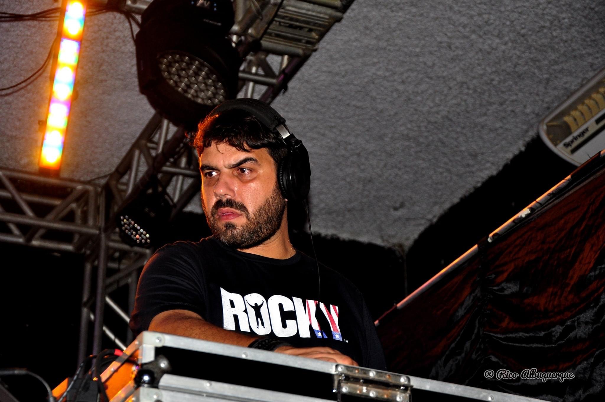 DJ Mauricio Santos em evento